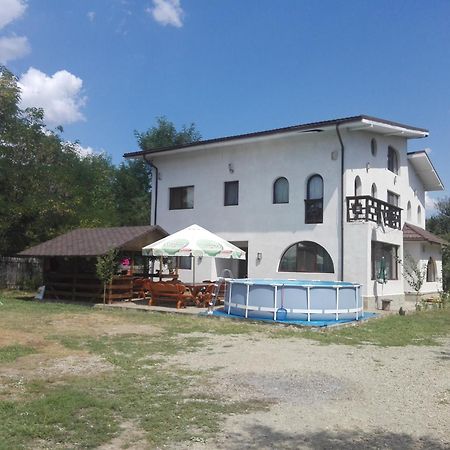 Vila Madudu Valenii de Munte Luaran gambar
