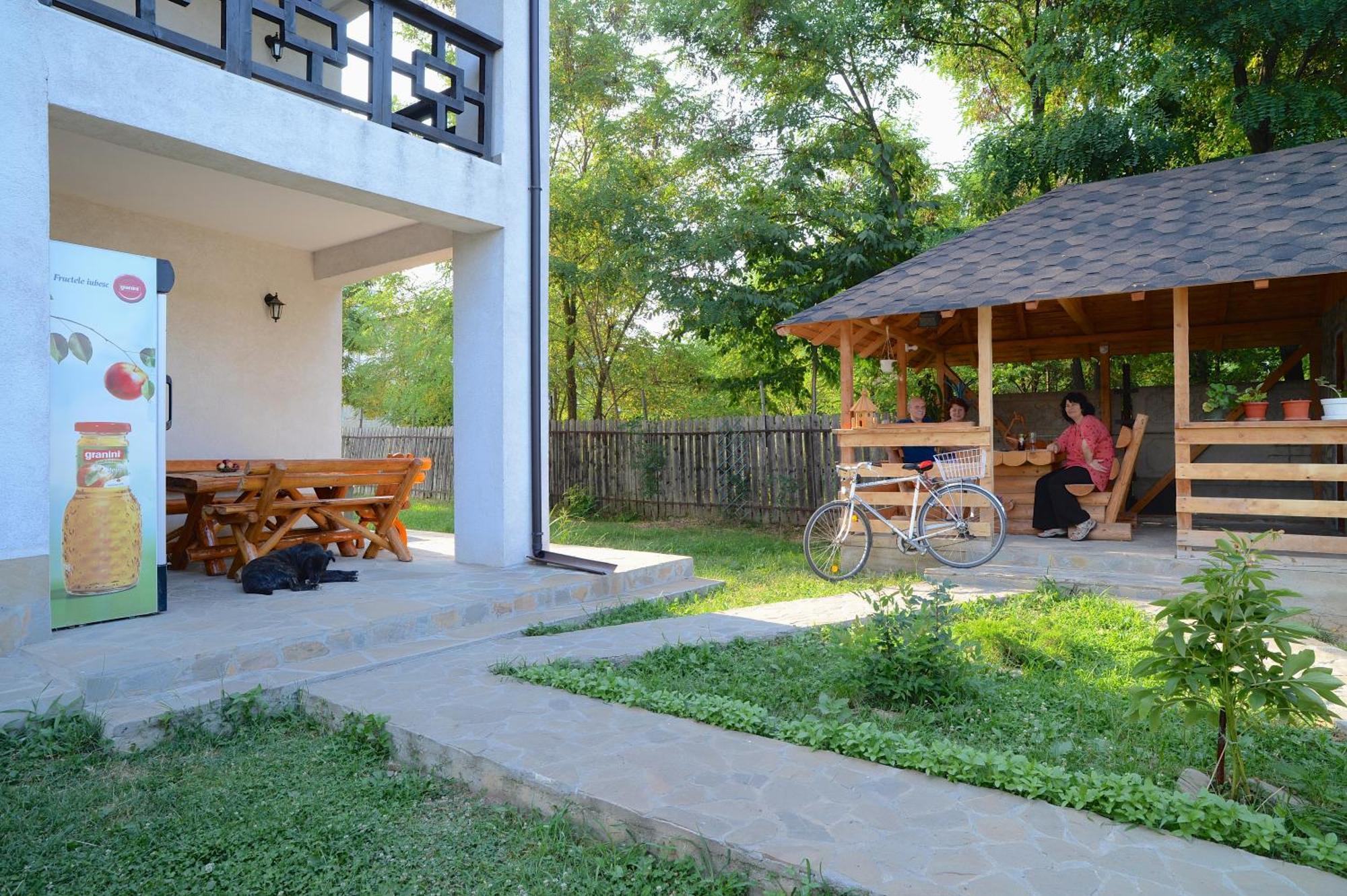 Vila Madudu Valenii de Munte Luaran gambar