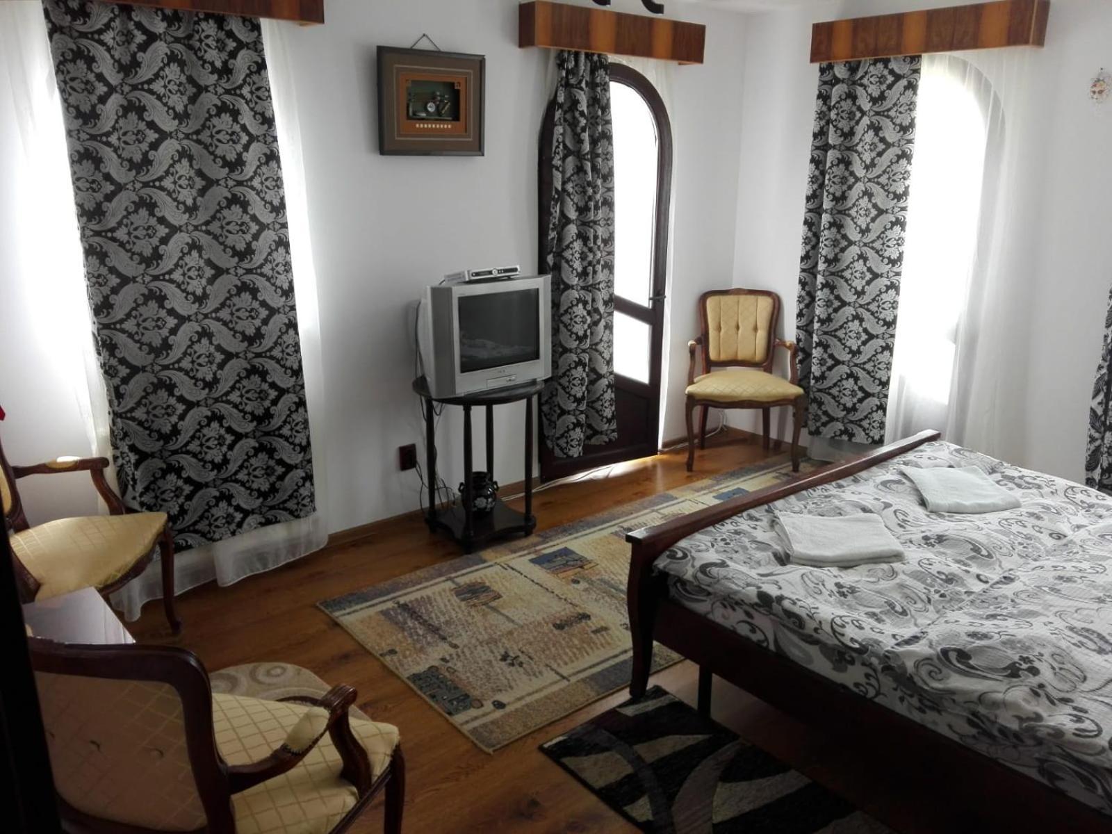Vila Madudu Valenii de Munte Luaran gambar
