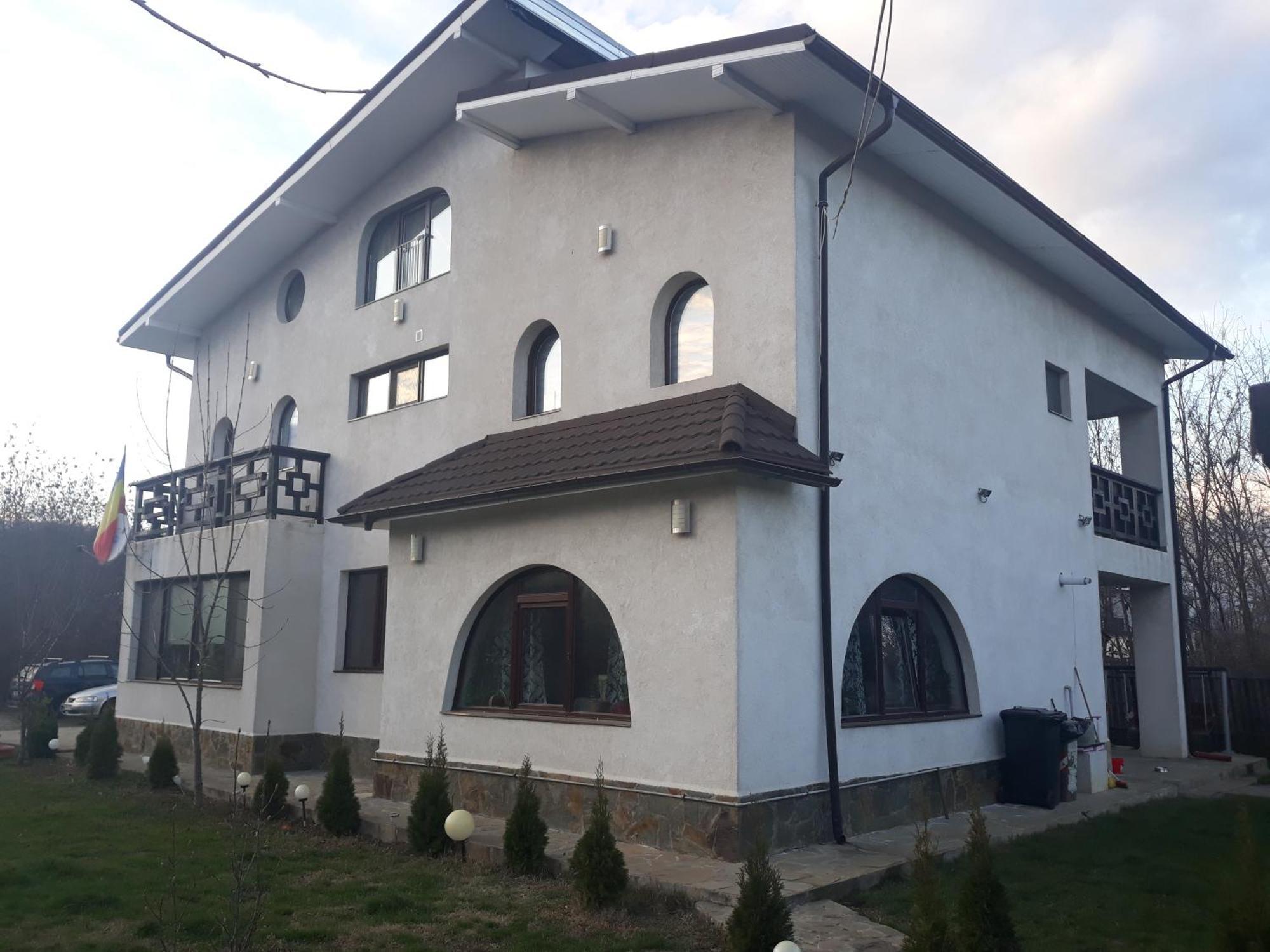Vila Madudu Valenii de Munte Luaran gambar